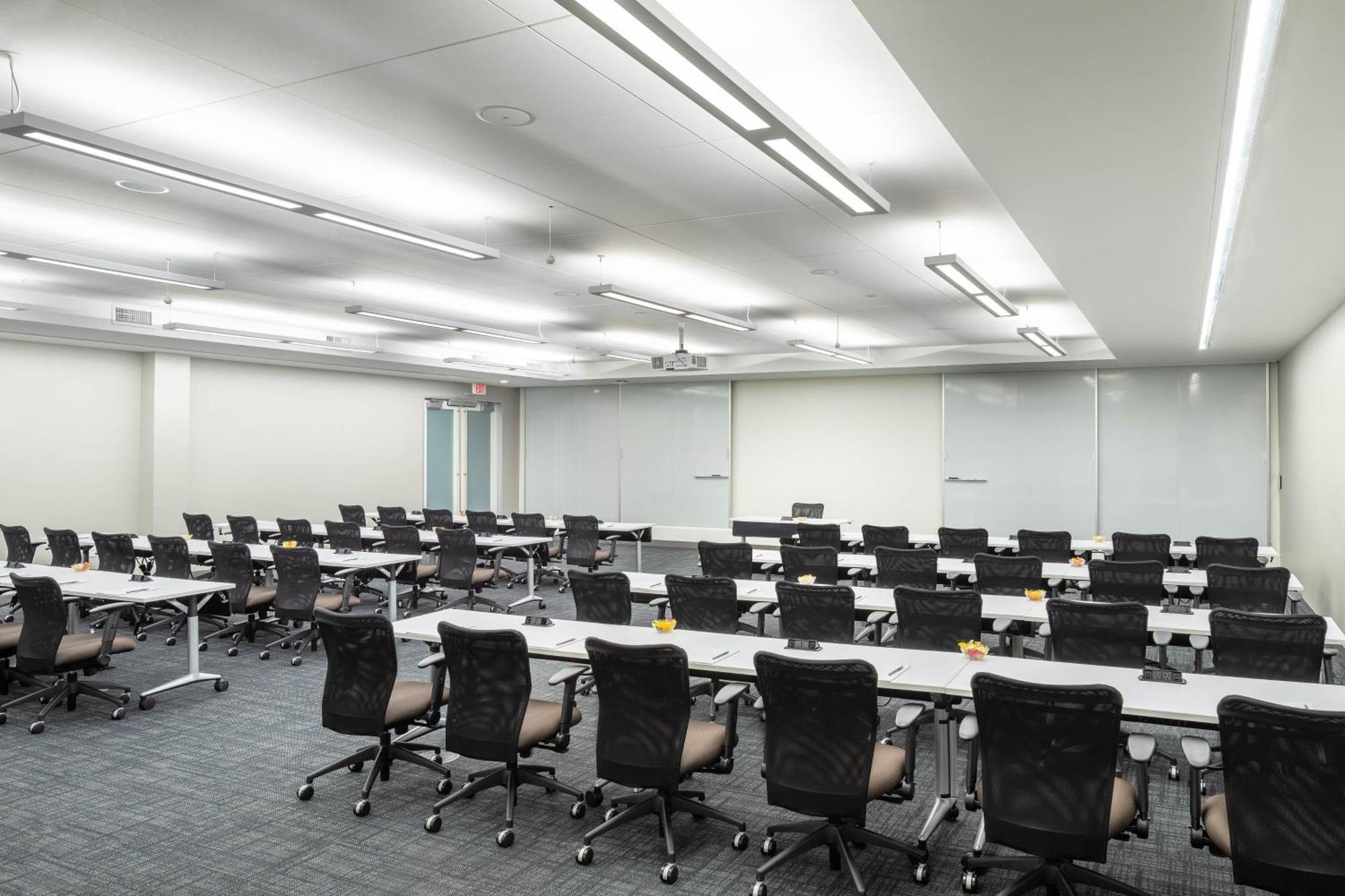 Four Points By Sheraton Norwood Conference Center Bagian luar foto