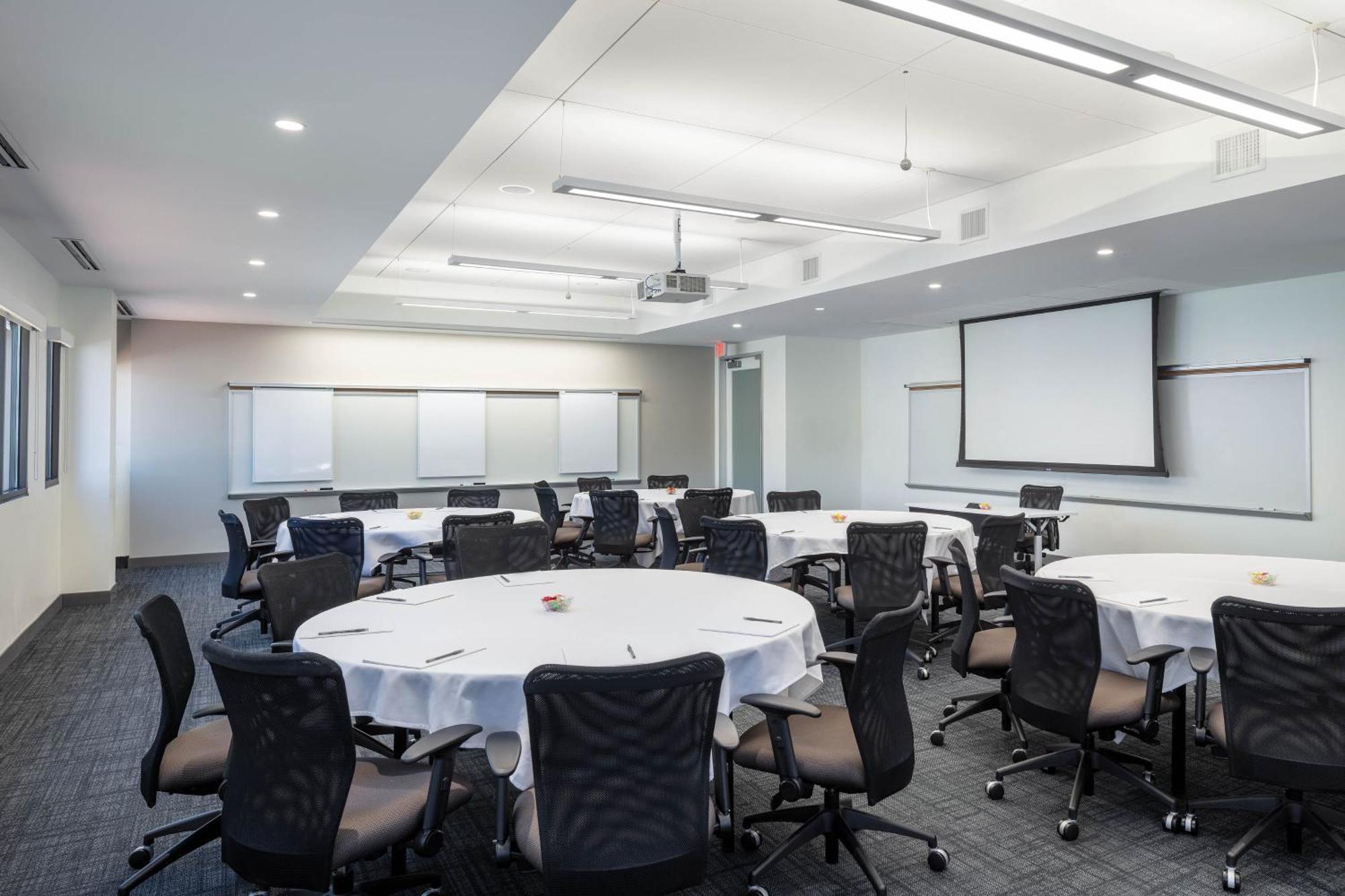 Four Points By Sheraton Norwood Conference Center Bagian luar foto