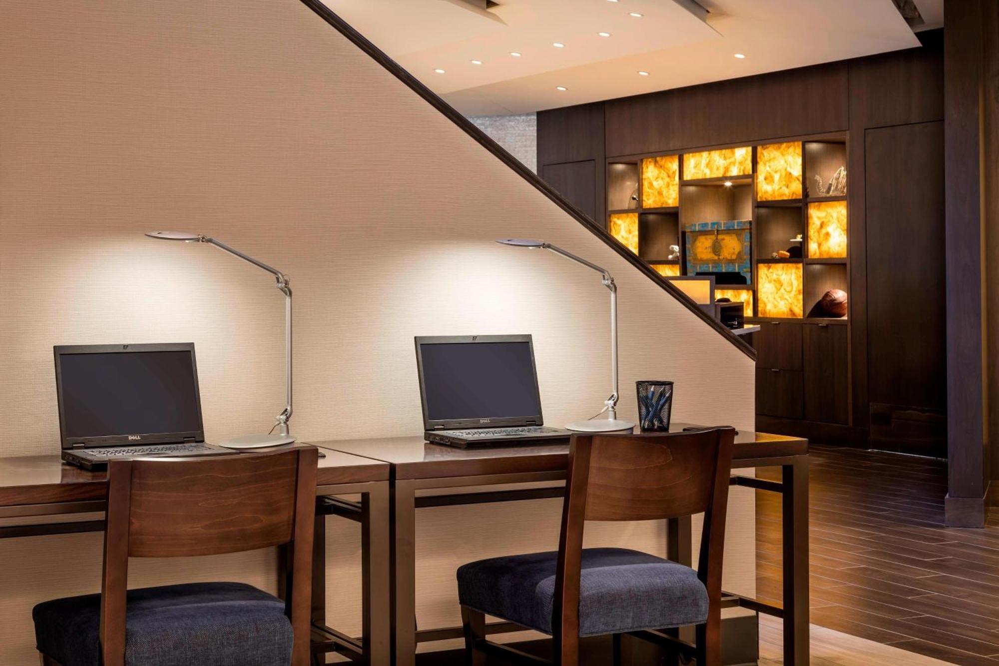 Four Points By Sheraton Norwood Conference Center Bagian luar foto