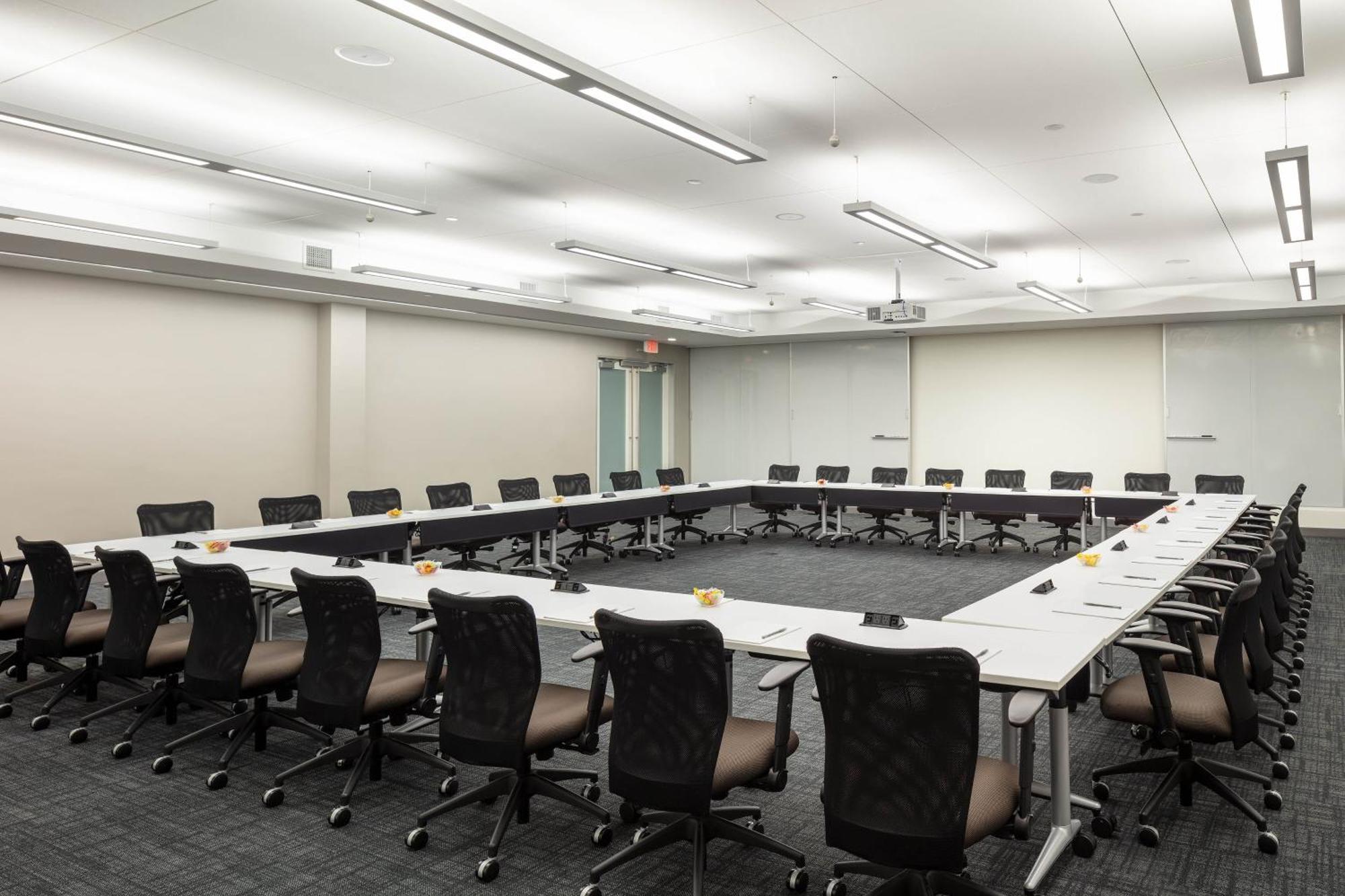 Four Points By Sheraton Norwood Conference Center Bagian luar foto