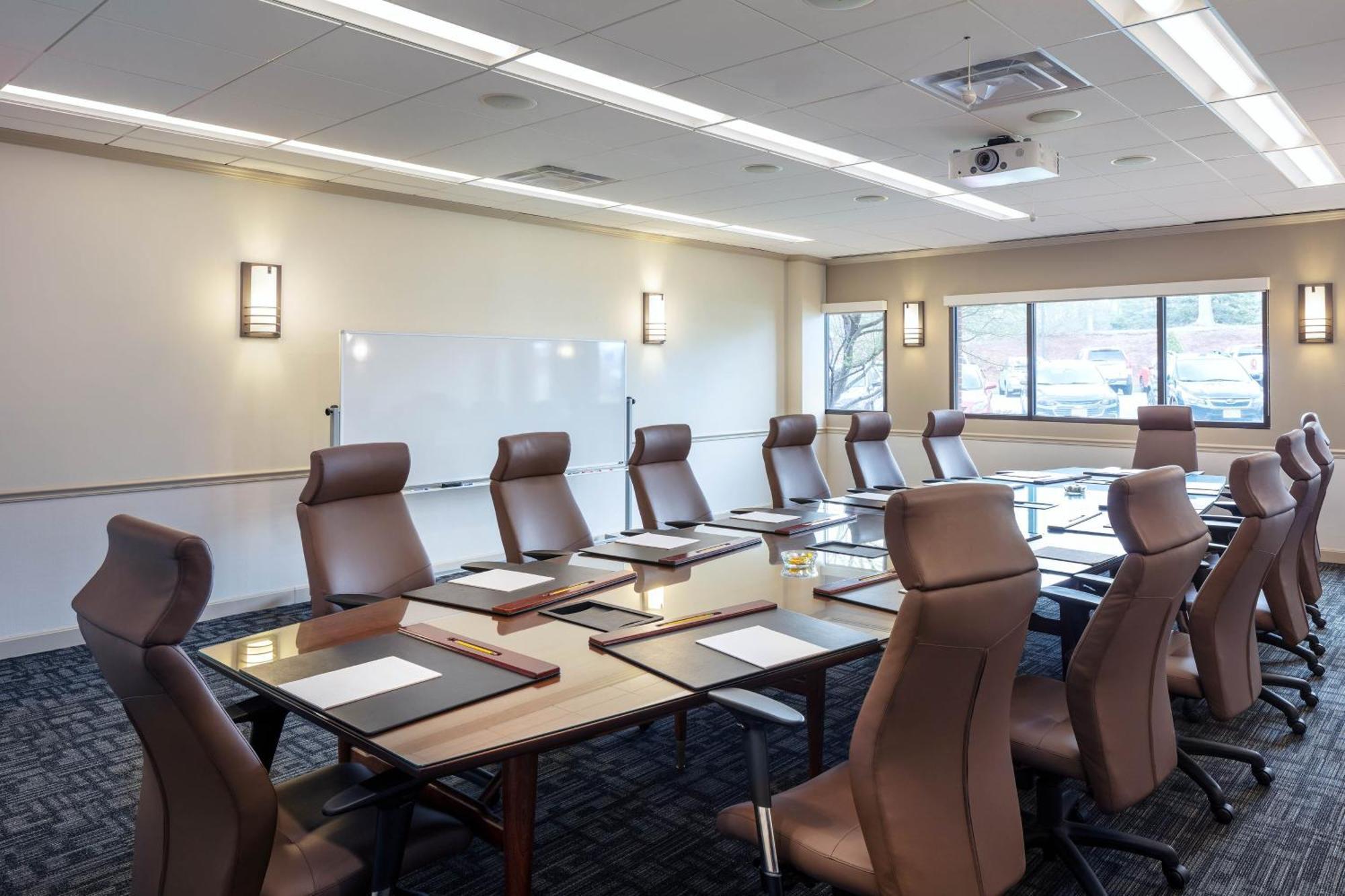 Four Points By Sheraton Norwood Conference Center Bagian luar foto