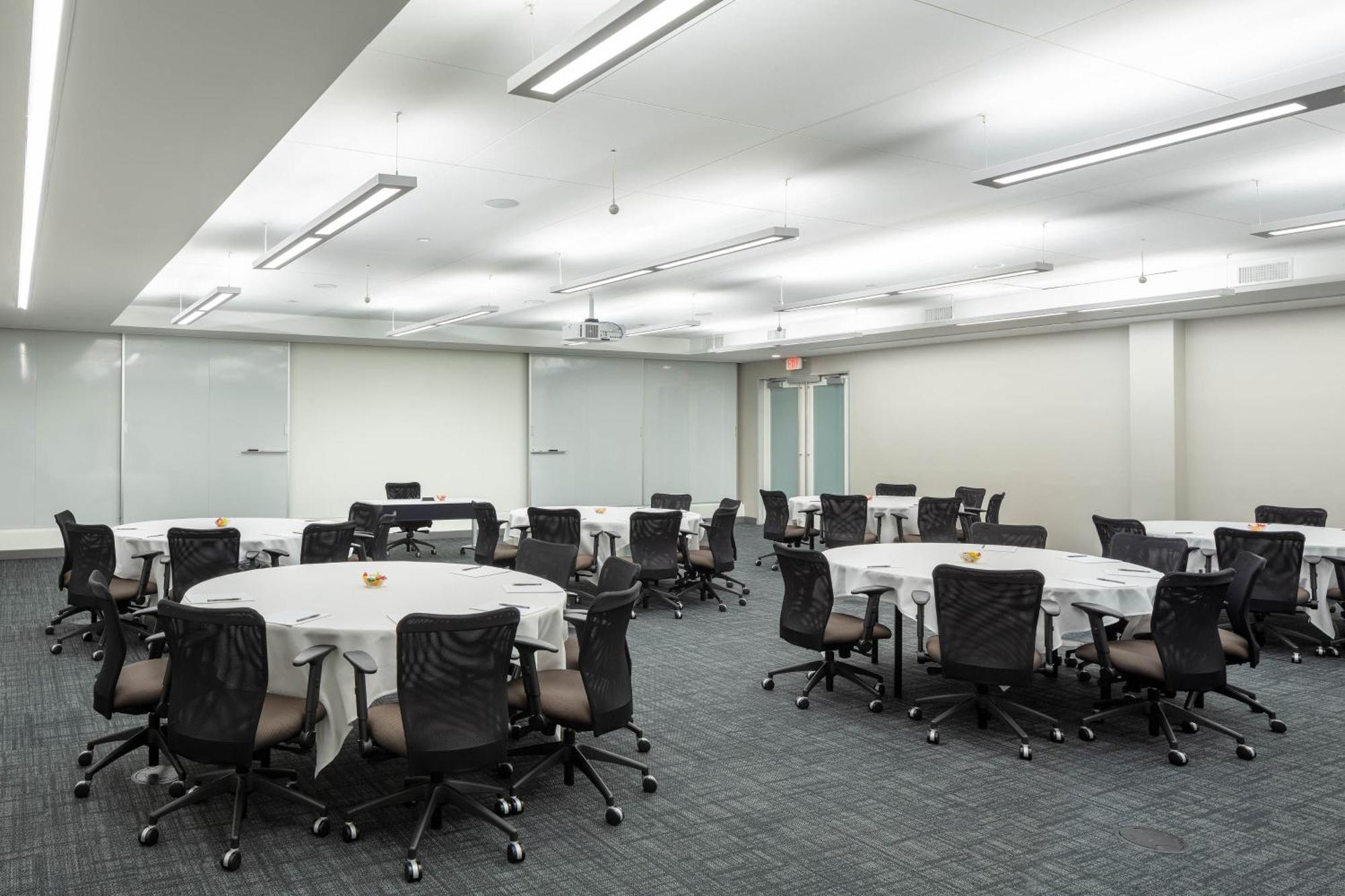 Four Points By Sheraton Norwood Conference Center Bagian luar foto