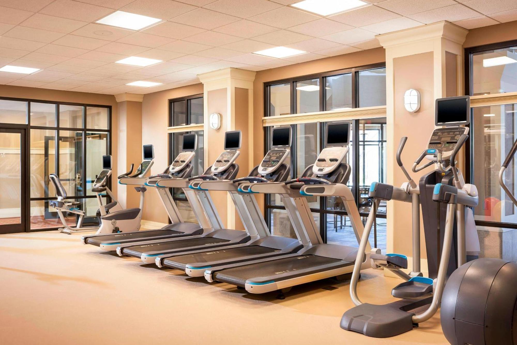 Four Points By Sheraton Norwood Conference Center Bagian luar foto